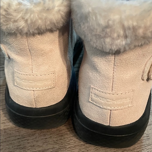 Skechers Women's Beige Fur-Lined GOGA MAT Winter Boots - Picture 2 of 8